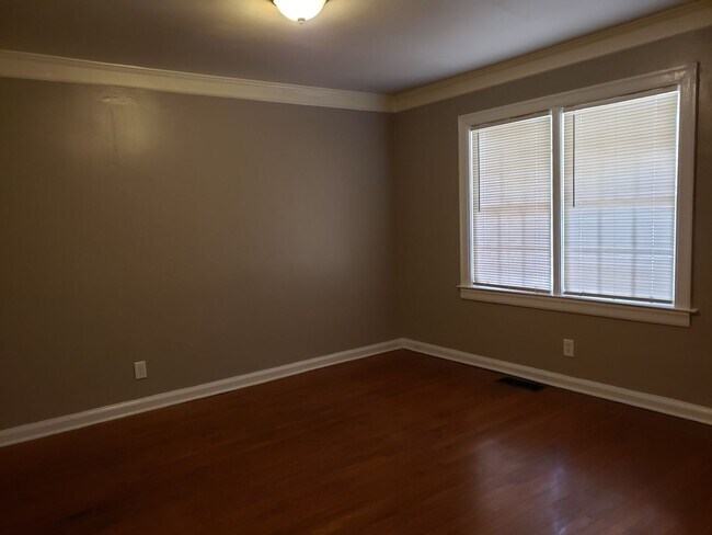 Foto del edificio - MOVE IN TODAY! Cute 3 bedroom 2 bath located in Sylvan Hills, Atlanta
