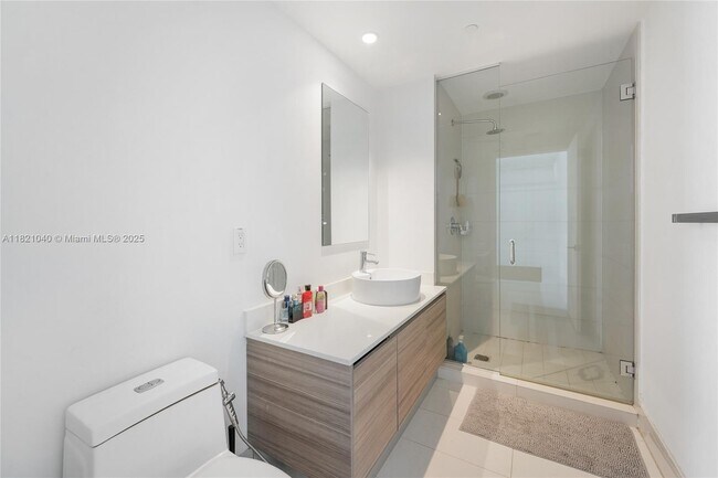 Foto del edificio - 121 NE 34th St