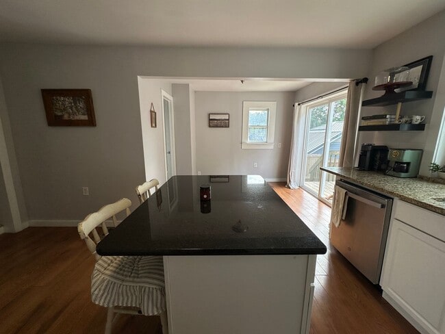 Building Photo - Rockford Schools! 3 Bedroom located Downtown