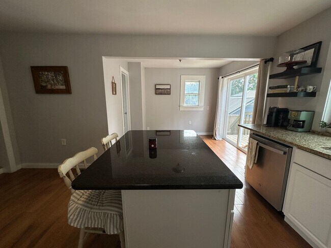 Foto del edificio - Rockford Schools! 3 Bedroom located Downtown