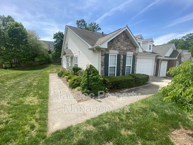 Building Photo - 1012 Maureen Dr