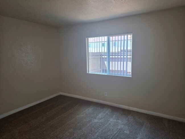 Foto del edificio - 240 W Lincoln Ave