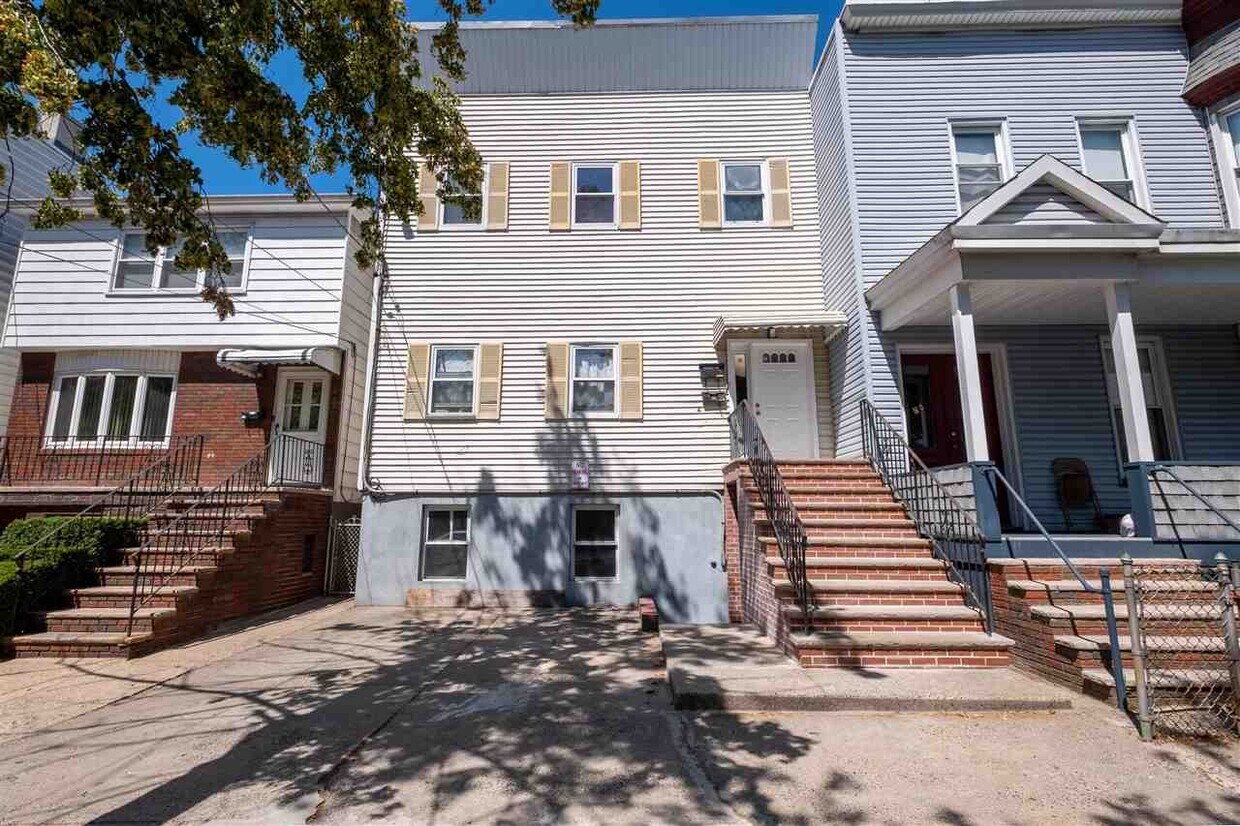 118 Prospect St, Jersey City, NJ 07307 Room for Rent in Jersey City