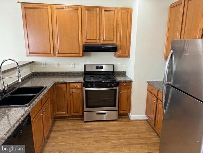 Building Photo - 5543 Hartfield Ave