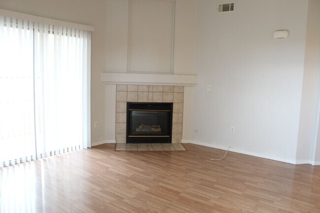 Foto del edificio - 2 BEDROOM 2 BATH CONDO IN NORTH LAS VEGAS