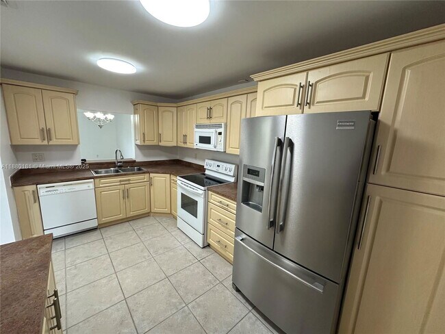 Foto del edificio - 2761 SW 58th Manor