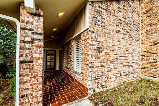 Foto del edificio - 422 River Oaks Dr