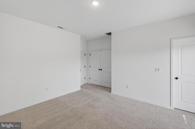 Foto del edificio - 73 Basswood St