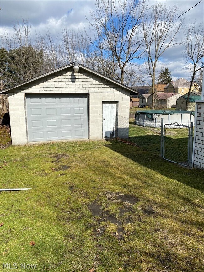 Building Photo - 38 John St