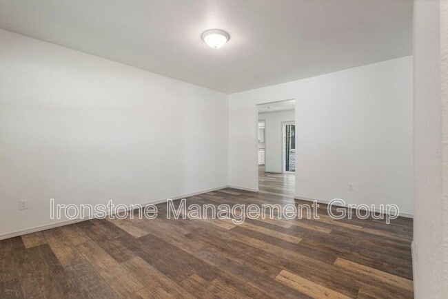 Building Photo - 5032 S Hudson Ave