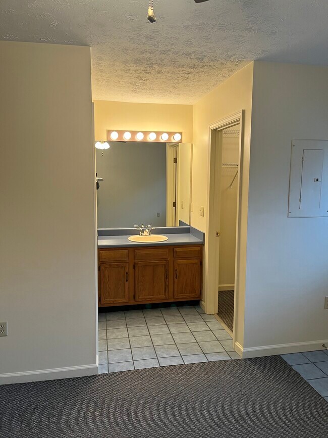 Building Photo - 148 Cypress Dr