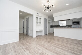 Building Photo - 15814 Winding Moss Dr
