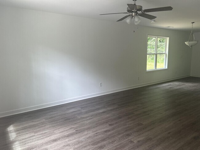 Foto del edificio - 320 Groves Ave