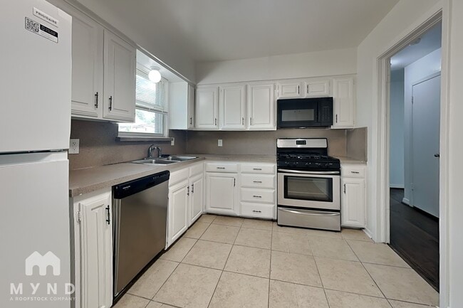 Building Photo - 10907 Cotillion Dr