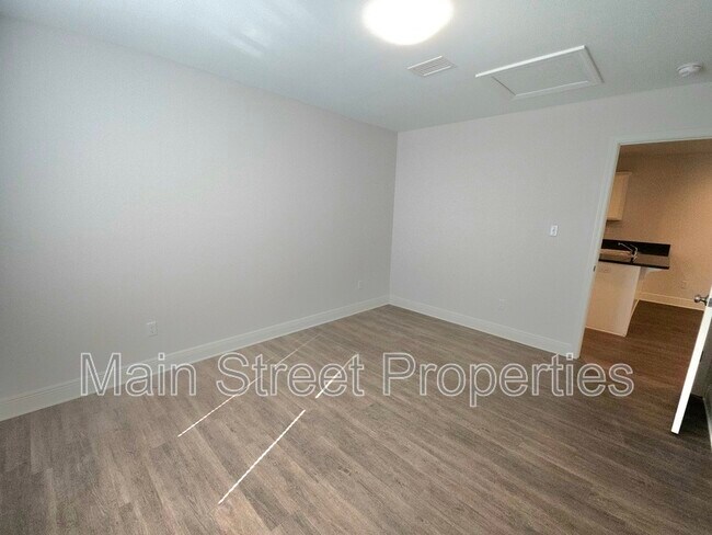 Foto del edificio - 313 North Nav Boulevard