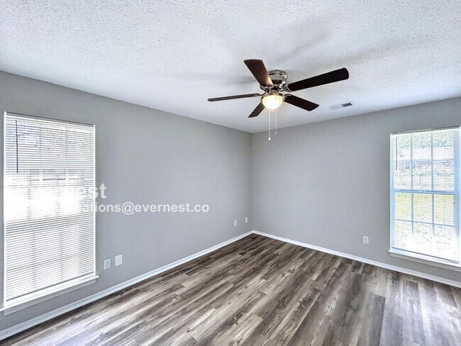 Building Photo - 6205 Somerset Cove