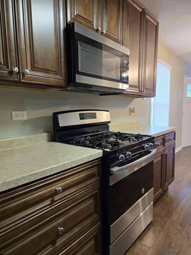 Building Photo - 310 Russet Way