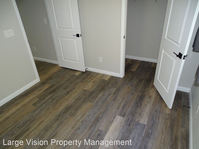 Foto del edificio - 5 br, 3 bath House - 3163 Segesta Avenue
