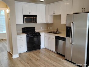 Building Photo - 5941 S Loop E