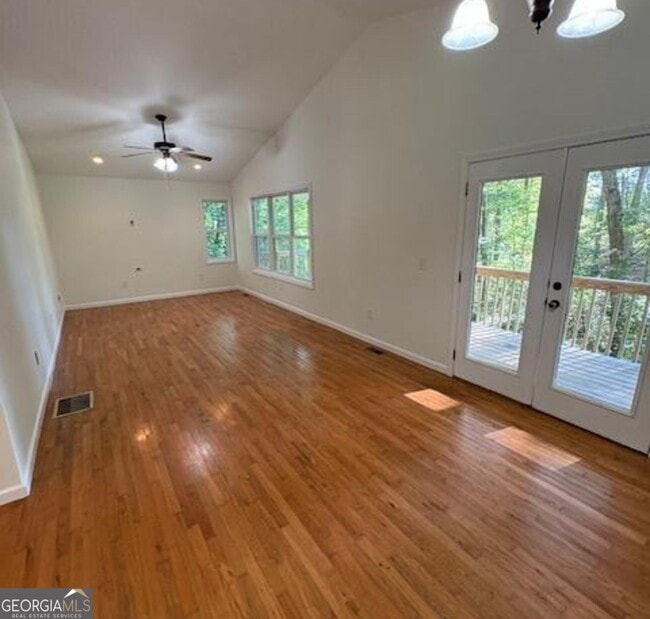 Building Photo - 104 Travelers Ln