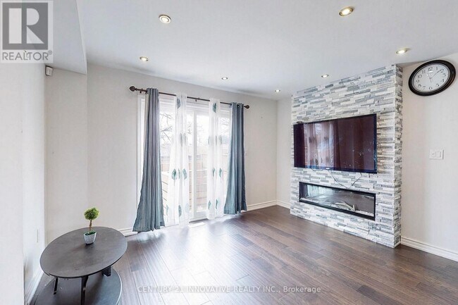 Photo du bâtiment - 1635 Pickering Pkwy