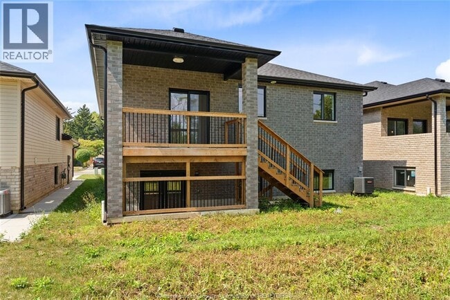 Photo du bâtiment - 1228 Tourangeau Rd