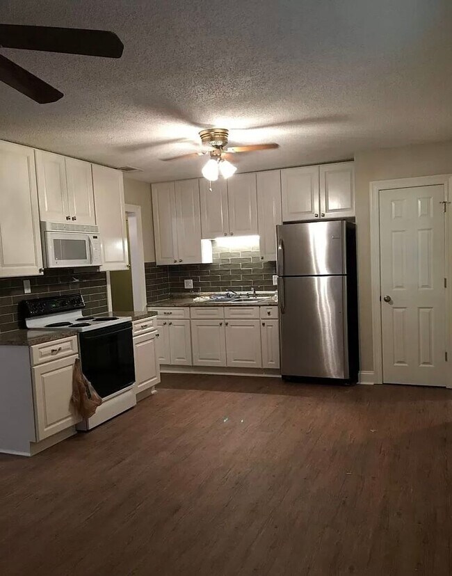 Foto del edificio - 3 bed, 2 bath home