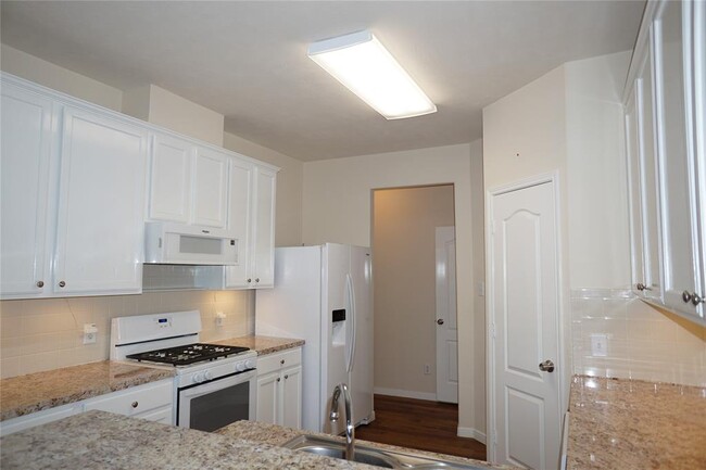 Building Photo - 7418 Hollister Spring