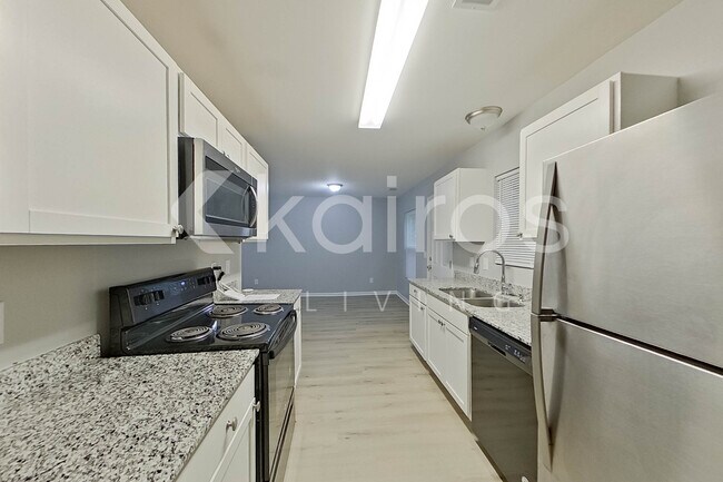 Foto del edificio - 945 Clayton Ct