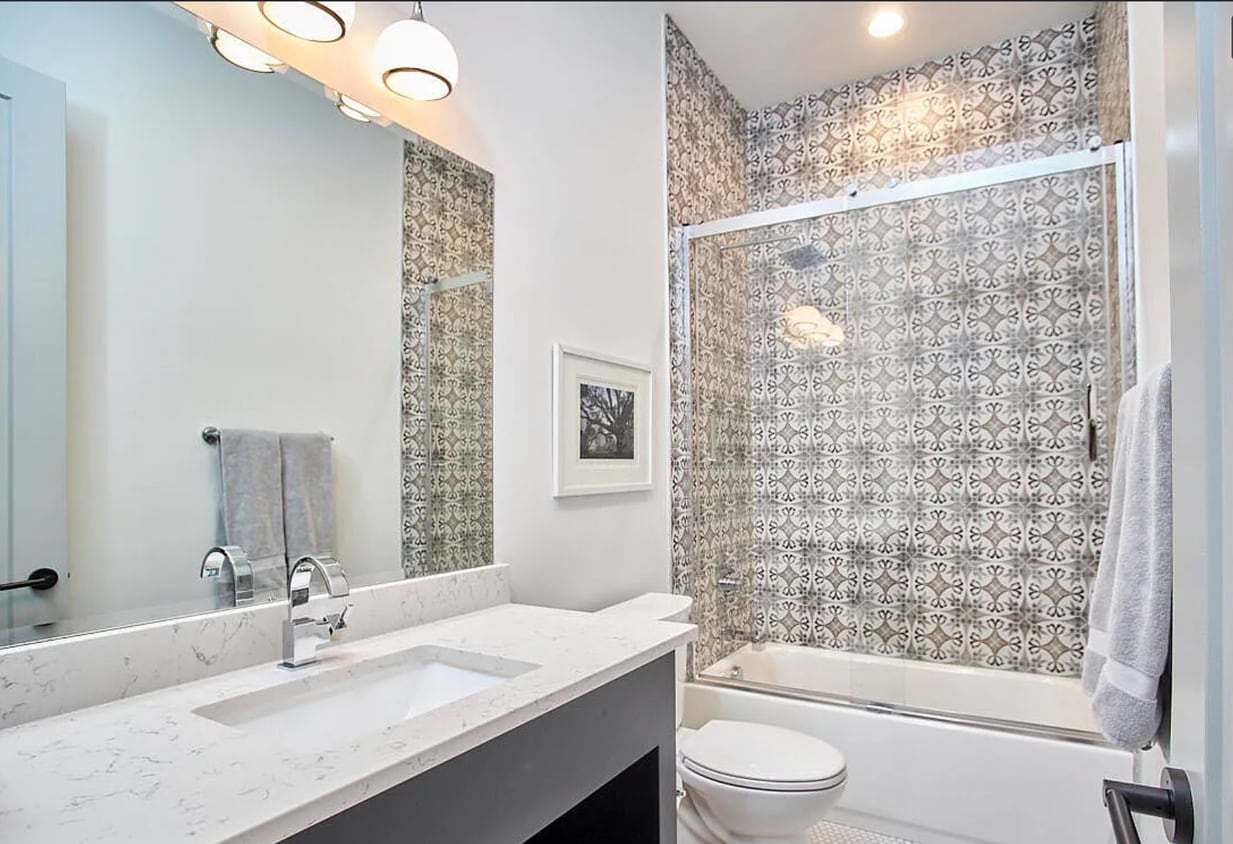 Full bathroom - 631 Linfield Dr
