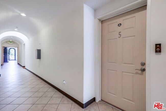 Foto del edificio - 14806 Burbank Blvd