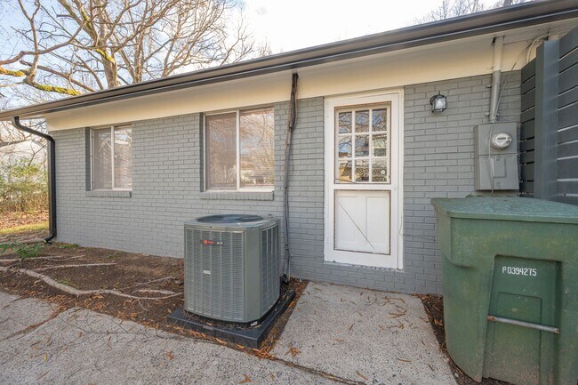 Building Photo - 108 Lindsay Street