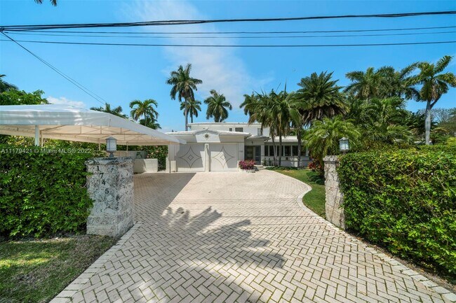 Foto del edificio - 1745 W 24th St