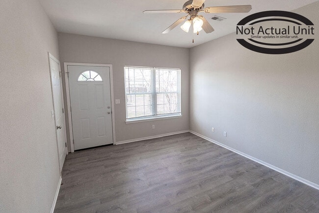 Foto del edificio - 5000 Derby Ridge Dr