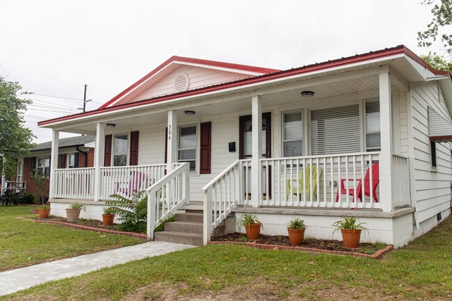 Building Photo - 304 N 11th St