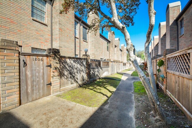 Foto del edificio - 9850 Pagewood Ln