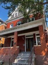 Building Photo - 5531 Howe St