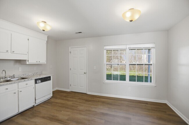 Foto del edificio - 4060 Cedars Pkwy
