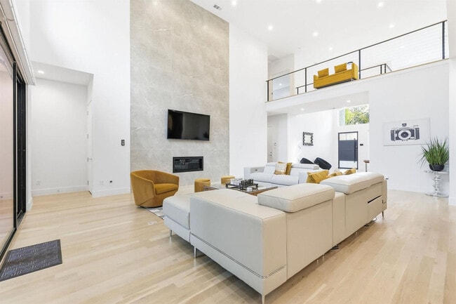 Foto del edificio - 3714 Highgrove Dr