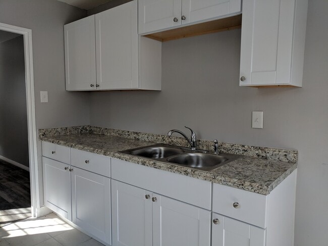 Building Photo - Great Outdoor Living!! One Bedroom Duplex in North Clairemont