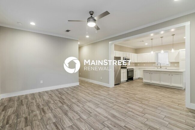 Building Photo - 4 Bedroom Pet-Friendly Home in Houston, TX with Main Street Renewal