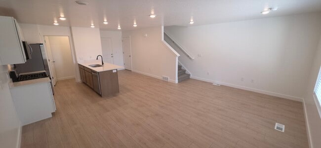 Building Photo - 4335 N 325 E