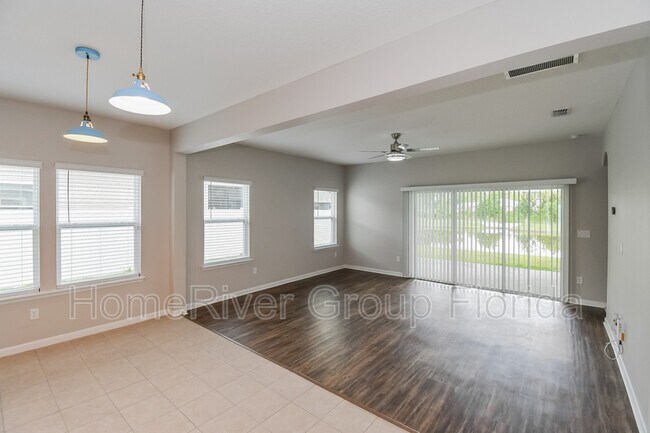 Building Photo - 10991 Haws Ln