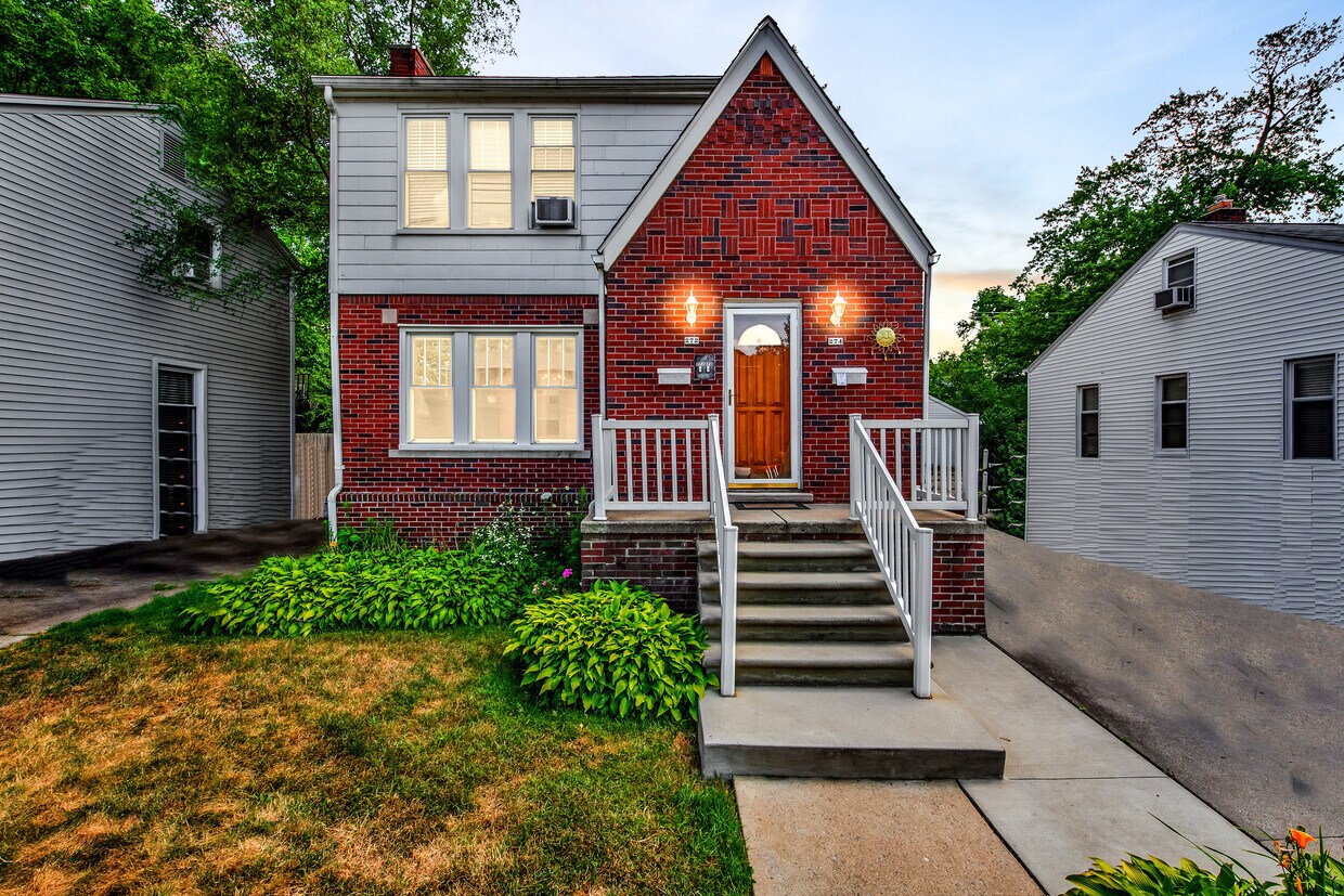272 E Oakridge Ave, Ferndale, MI 48220 Townhome Rentals in Ferndale MI