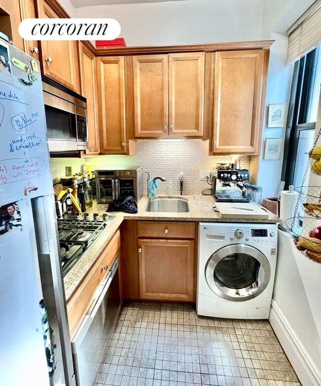 Building Photo - 135 E 63rd St