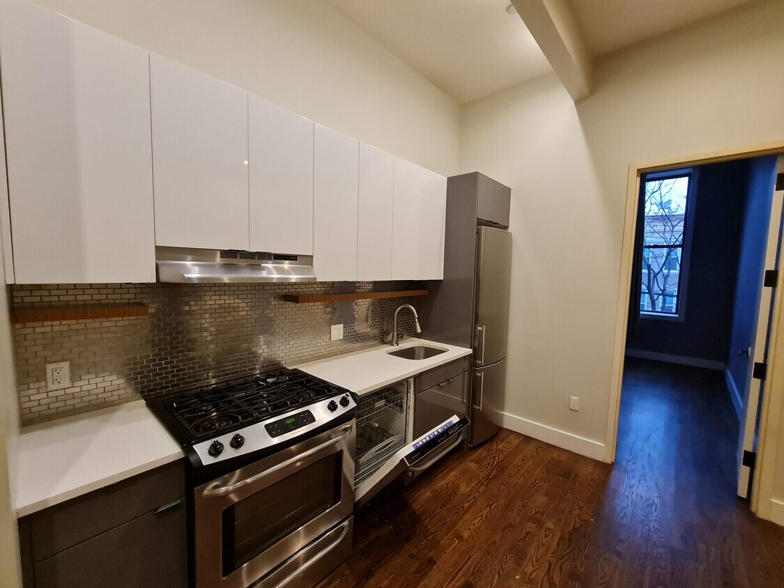 Foto principal - 6015 Myrtle Ave