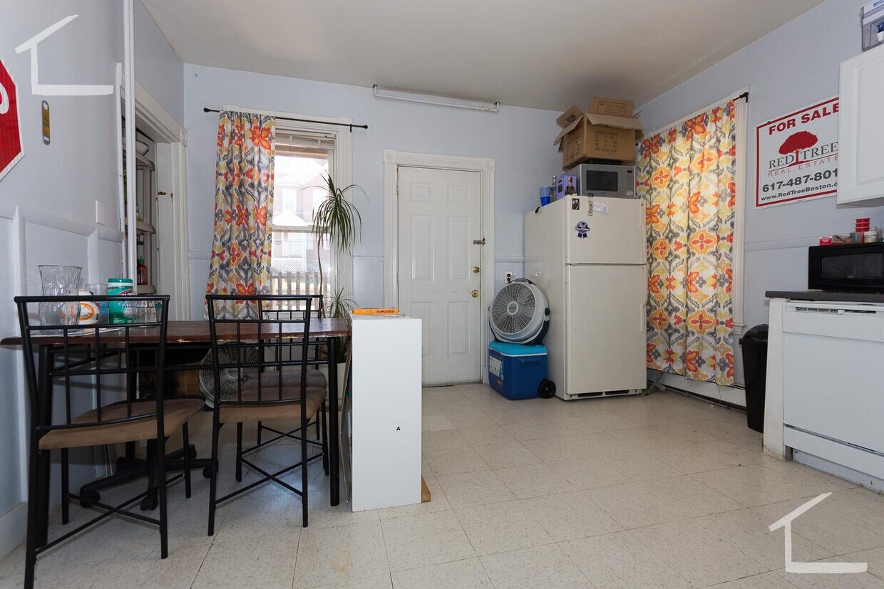 Primary Photo - 168 Hillside St