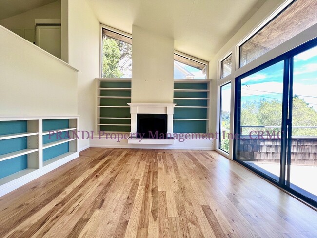 Foto del edificio - Split Level Condo Just Steps from Downtown