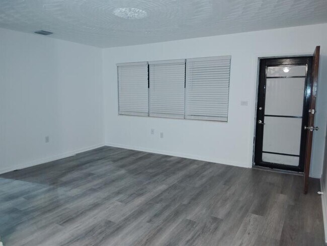 Foto del edificio - 3055 NW 212th St