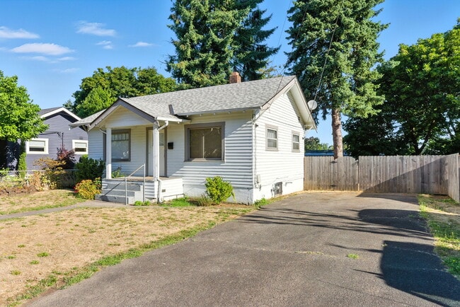 Building Photo - 3155 N Farragut St